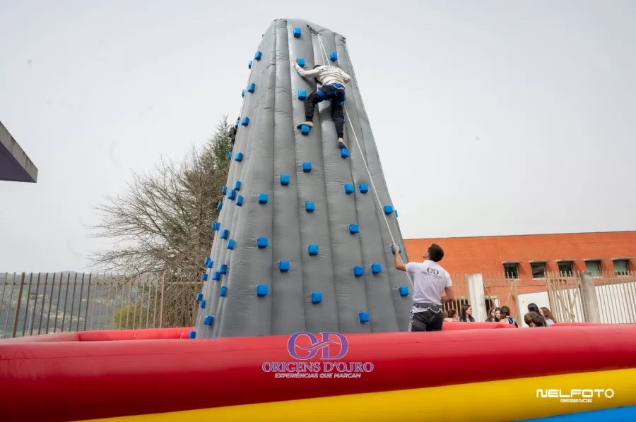 insuflavel-torre-de-escalada